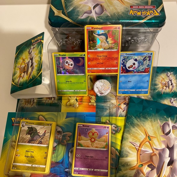 Pokémon Spring 2022 Collector Chest - Picture 3 of 4